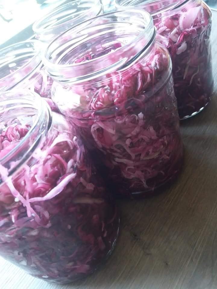 Köményes lilakáposzta saláta