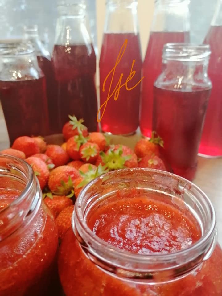 Krémes eperlekvár és kifőzött szörp
